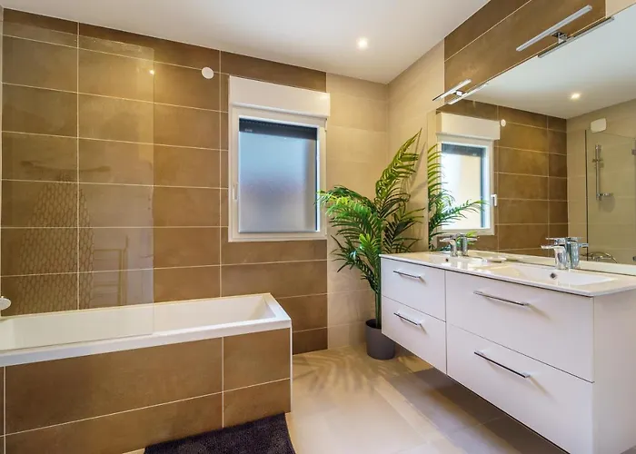 Maisons Calmes Avec Terrasses Et Garages Centre-ville B Et C Hébergement de vacances