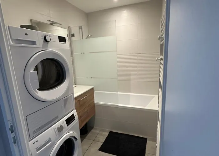 Maisons Calmes Avec Terrasses Et Garages Centre-ville B Et C *